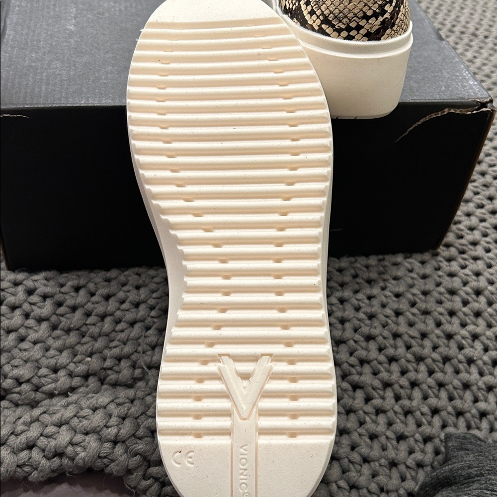 VIONIC KEARNY PLATFORM SLIP ON SNEAKER Ivory Leather Snake 6 Wide - Picture 7 of 7